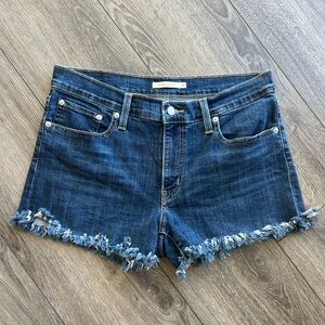 Levi’s Women’s Frayed Hem Denim Shorts Mid Length Dark Wash Size 30